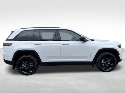 New 2025 Jeep Grand Cherokee Limited w/ Black Appearance Package image 8