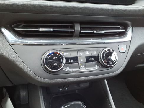 Certified 2025 Buick Envista Preferred w/ Convenience I Package image 19