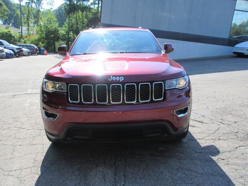 Used 2018 Jeep Grand Cherokee Laredo AWD/4WD image 2