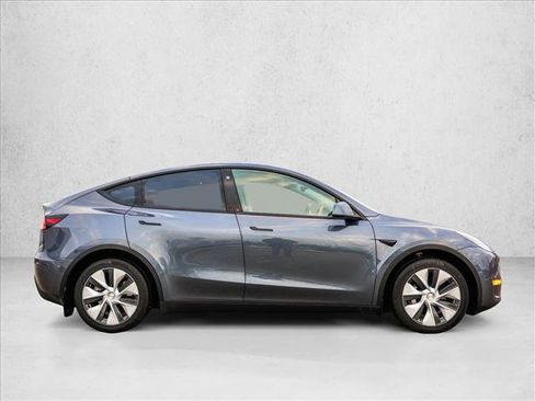 Used 2023 Tesla Model Y Long Range image 4