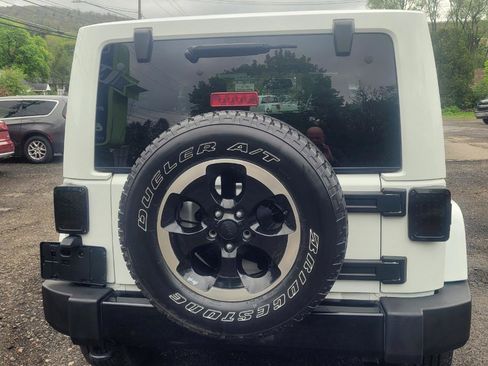 Used 2014 Jeep Wrangler Sahara AWD/4WD image 7