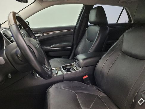 Used 2015 Chrysler 300 C RWD image 17