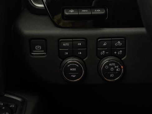 Used 2023 Chevrolet Silverado 1500 High Country AWD/4WD image 25