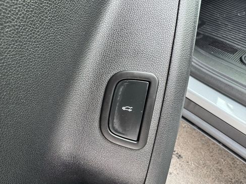 Used 2025 Chevrolet Traverse LT w/ Sun and Wheel Package image 20