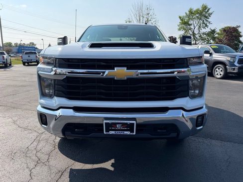 Used 2024 Chevrolet Silverado 2500 LT w/ Convenience Package AWD/4WD image 2