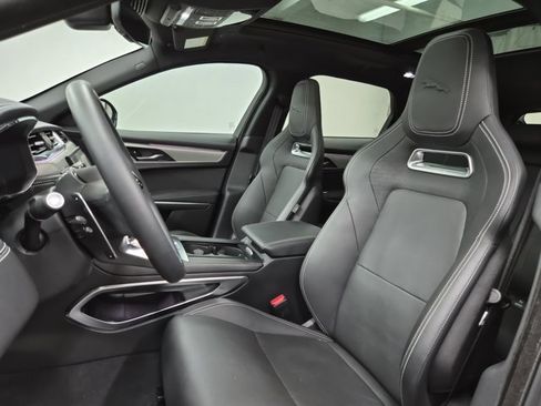 Used 2024 Jaguar F-PACE R-Dynamic S image 21