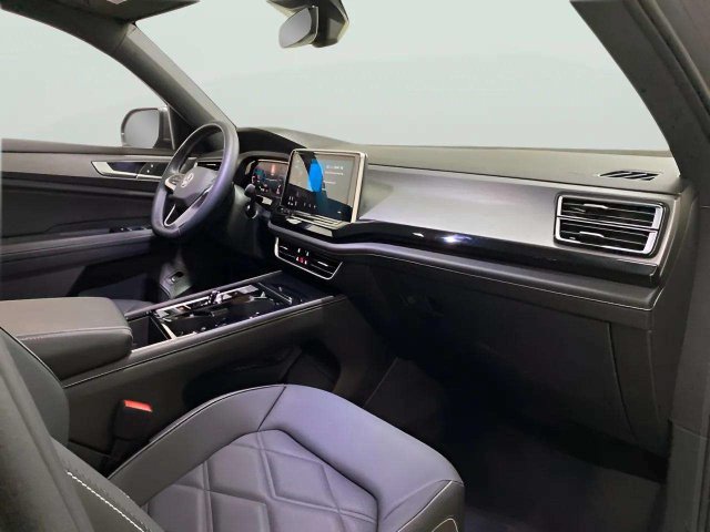 Used 2025 Volkswagen Atlas Cross Sport SE AWD/4WD image 46