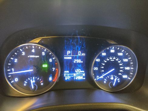 Used 2017 Hyundai Elantra SE FWD image 23