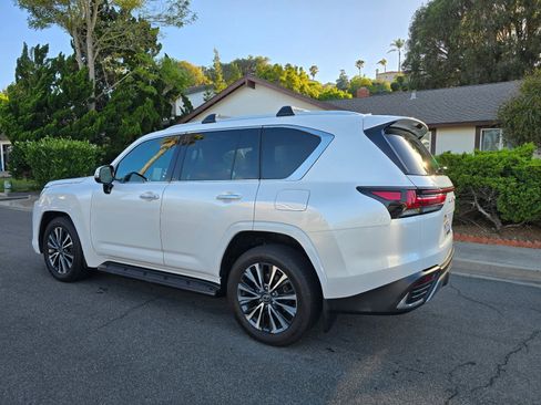 Used 2024 Lexus LX 600 4WD w/ Interior Upgrade Package image 7