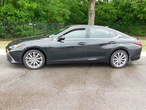 Used 2021 Lexus ES 250 w/ Premium Package AWD/4WD image 2