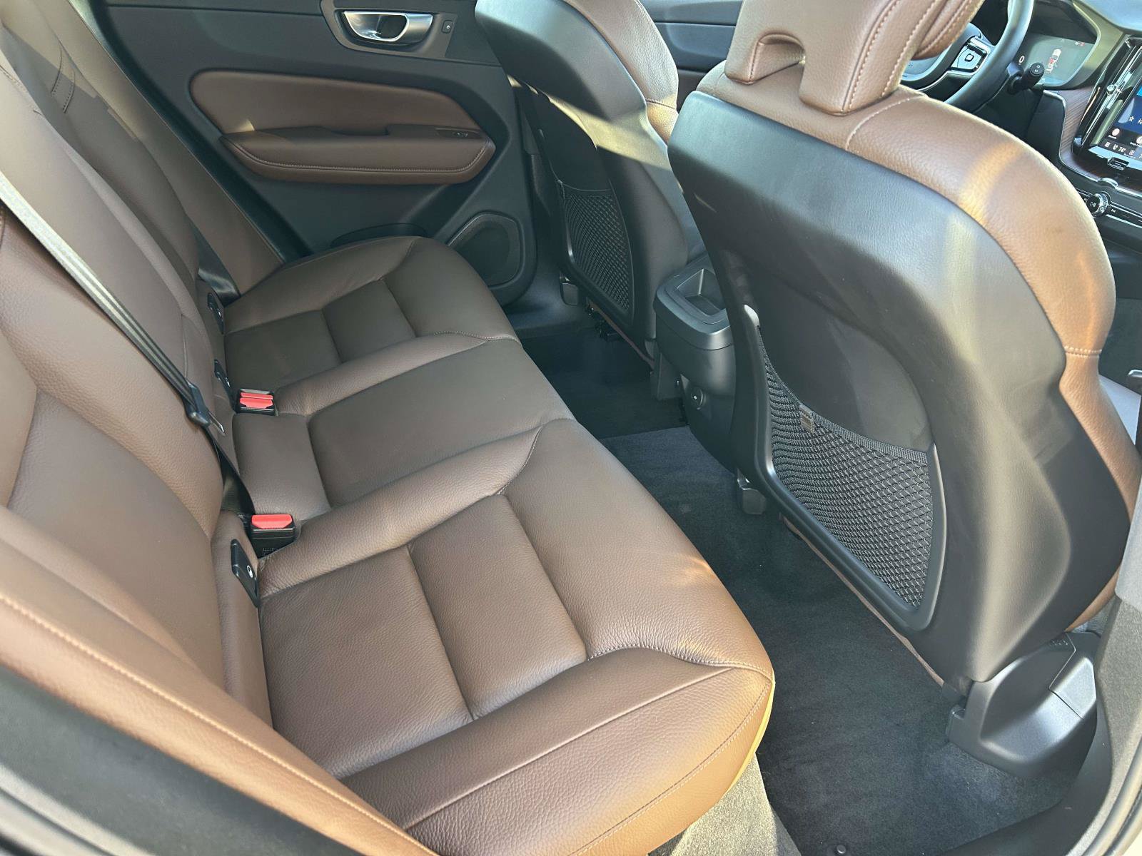 Certified 2024 Volvo XC60 B5 Plus AWD/4WD image 11