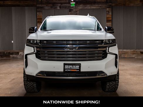 Used 2023 Chevrolet Suburban Premier w/ Premium Package image 4