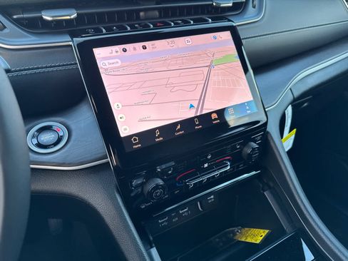 New 2025 Jeep Grand Cherokee Limited w/ Black Appearance Package image 27