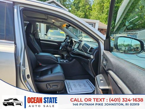 Used 2017 Toyota Highlander XLE AWD/4WD image 13