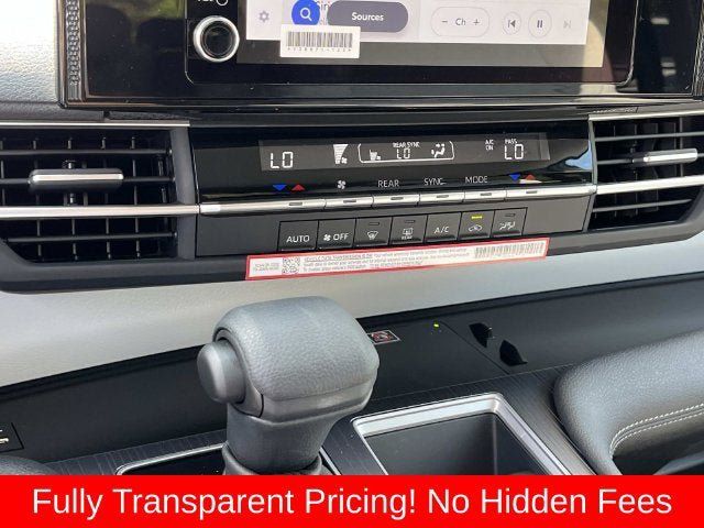 Used 2026 Toyota Sienna LE FWD image 30