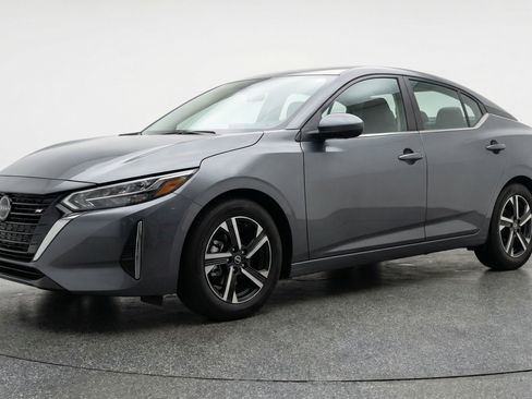 Used 2025 Nissan Sentra SV image 3