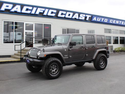 Used 2016 Jeep Wrangler Unlimited Sahara w/ Connectivity Group AWD/4WD image 1