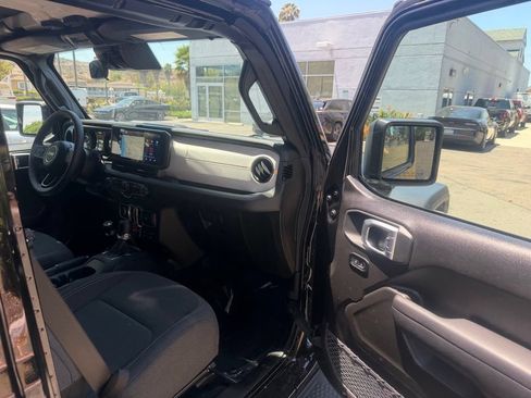Used 2024 Jeep Wrangler Unlimited AWD/4WD image 16
