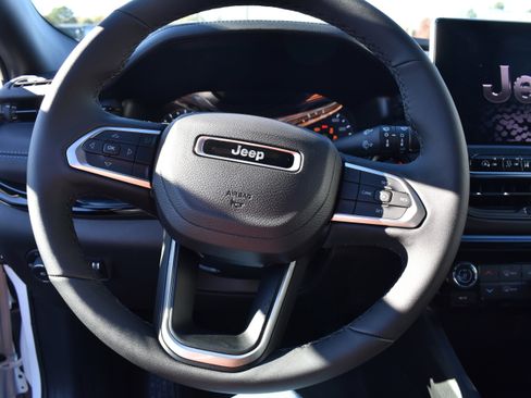 New 2026 Jeep Compass Latitude image 13