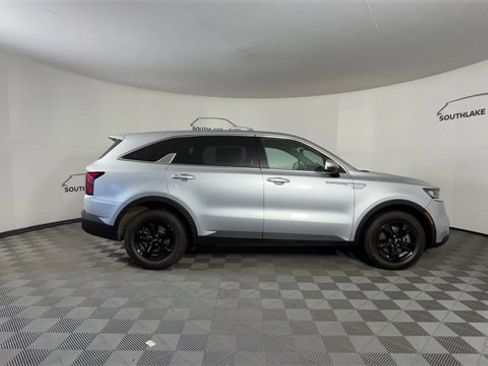 Used 2022 Kia Sorento LX image 9