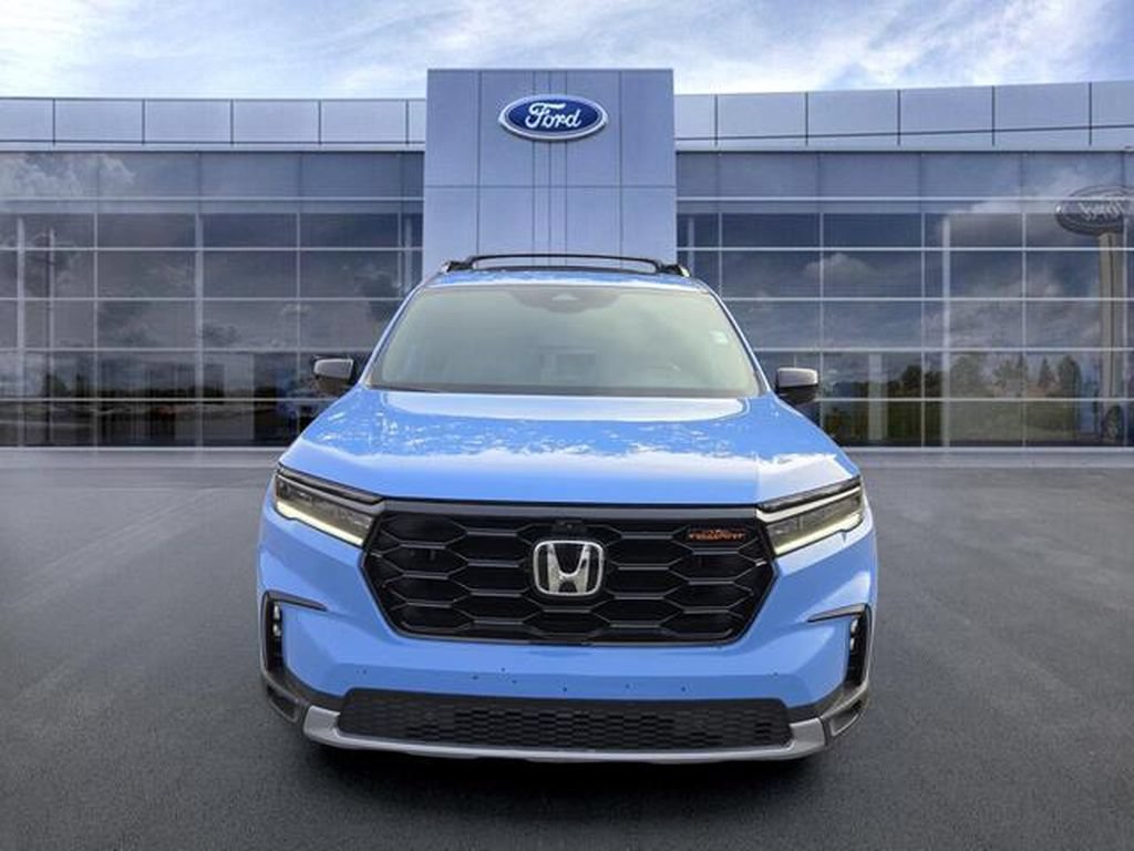Used 2025 Honda Pilot TrailSport image 3