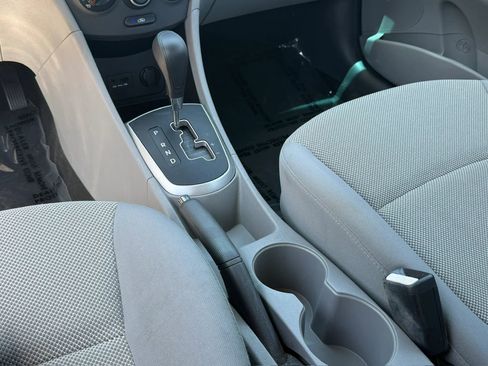 Used 2012 Hyundai Accent GLS FWD image 16