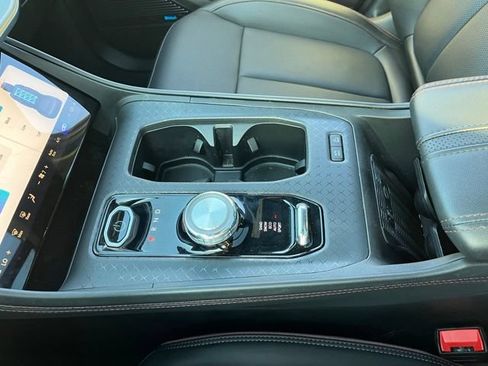 Used 2024 Jeep Wagoneer Launch Edition AWD/4WD image 29