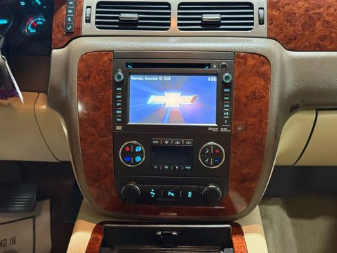 Used 2013 Chevrolet Avalanche LTZ image 21