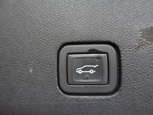 Used 2024 Cadillac XT6 Sport w/ LPO, Floor Liner Package AWD/4WD image 24