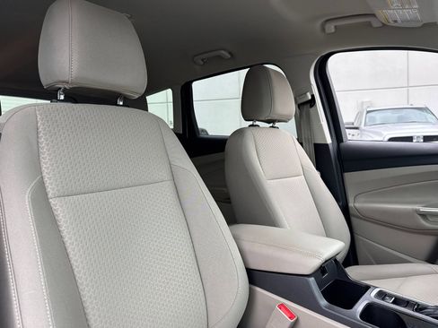Used 2017 Ford Escape SE image 30