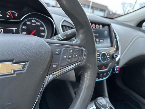 Used 2018 Chevrolet Cruze Premier image 37