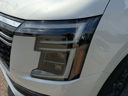Used 2025 Nissan Armada SV AWD/4WD image 26