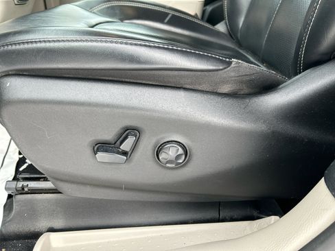 Used 2020 Chrysler Voyager Lxi image 9