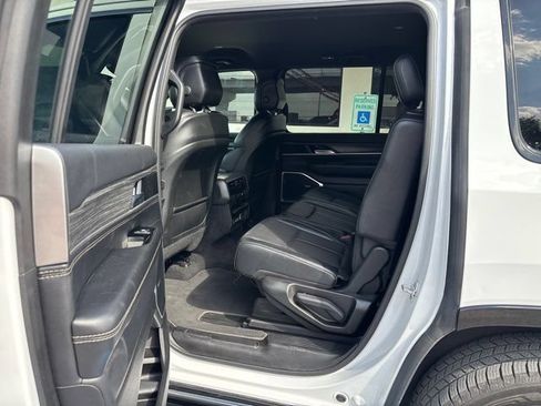 Used 2024 Jeep Wagoneer Series II w/ Flexible Seating Group AWD/4WD image 21