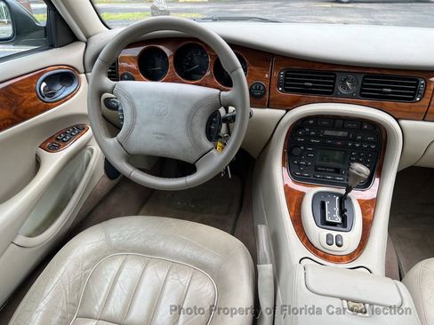 Used 2000 Jaguar XJ8 RWD image 11