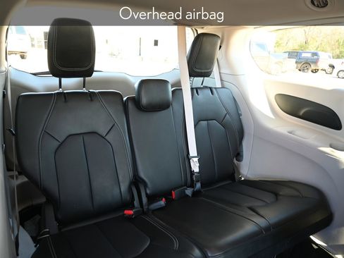 Used 2024 Chrysler Pacifica Touring-L image 24