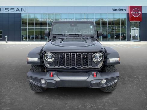 Used 2024 Jeep Wrangler Rubicon image 2