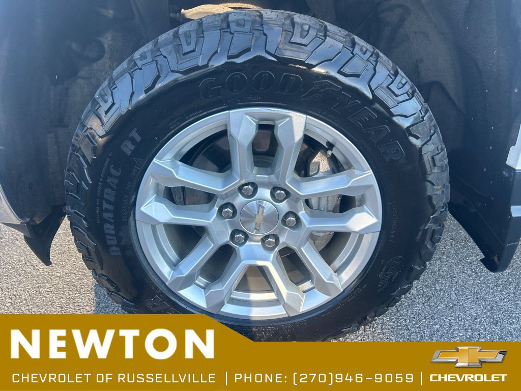 Used 2023 Chevrolet Silverado 1500 LT AWD/4WD image 46