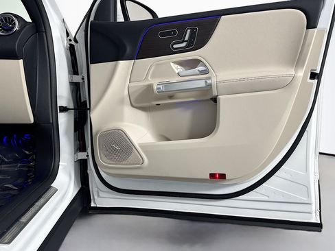 New 2026 Mercedes-Benz GLB 250 4MATIC image 23