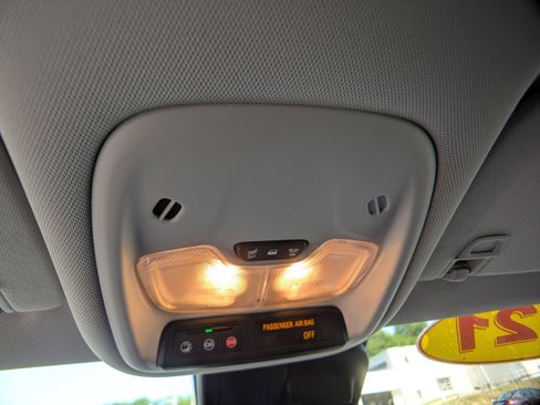 Used 2021 Chevrolet TrailBlazer LT w/ Convenience Package FWD image 18
