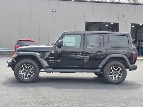 Used 2024 Jeep Wrangler Unlimited Sahara w/ Technology Group AWD/4WD image 4