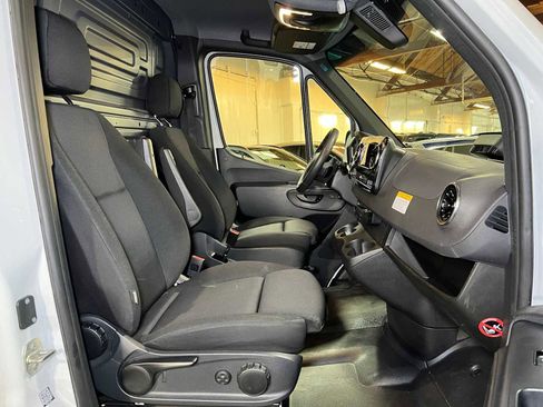 Used 2025 Mercedes-Benz Sprinter 2500 image 12