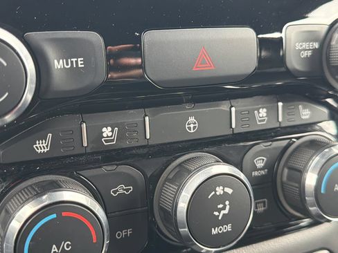 Used 2024 RAM 1500 Laramie RWD image 32