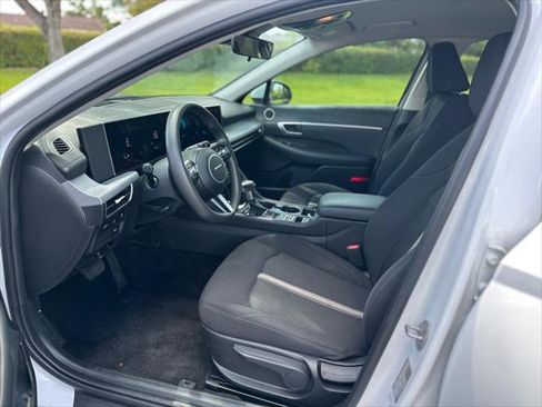 Used 2025 Hyundai Sonata SE FWD image 12
