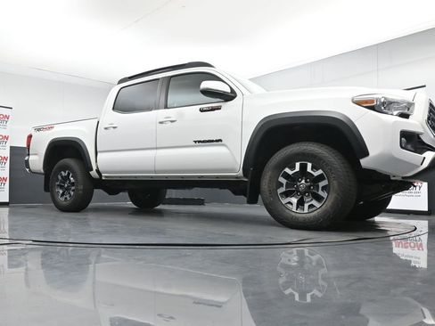 Used 2019 Toyota Tacoma TRD Off-Road AWD/4WD image 32