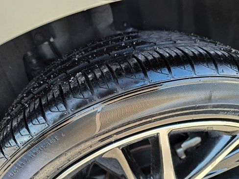 Used 2023 Toyota Camry SE image 9