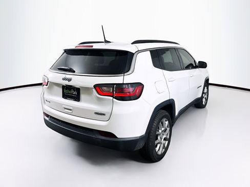 Used 2022 Jeep Compass Latitude w/ Sun and Sound Group AWD/4WD image 9