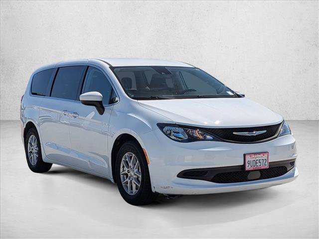 Used 2023 Chrysler Voyager LX FWD image 3
