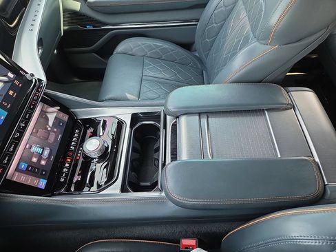 Used 2023 Jeep Grand Wagoneer L Series III w/ Rear Seat Video Group 1 AWD/4WD image 22