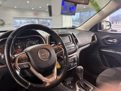 Used 2017 Jeep Cherokee Latitude w/ Safety/Convenience Group image 8